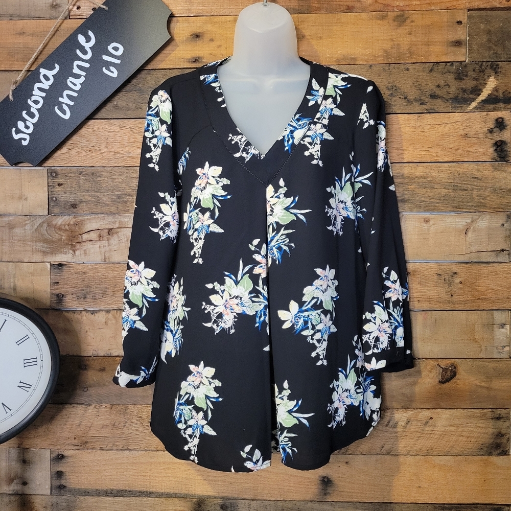 SALE-41 Hawthorn women's black floral light weight top size medium